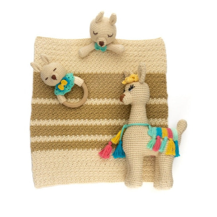 Dbaby Cuzco This "Dava" Llama Security Blanket Set is perfect for babies, crafted with care and featuring a hypoallergenic, organic cotton material.