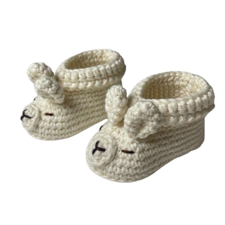 Dbaby Cuzco These Ivory llama Shoes are perfect for your little one's delicate feet.