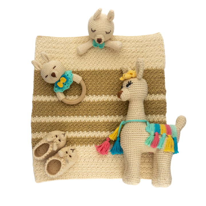 Dbaby Cuzco This "Dava" Llama Security Blanket Set is perfect for babies, crafted with care and featuring a hypoallergenic, organic cotton material.